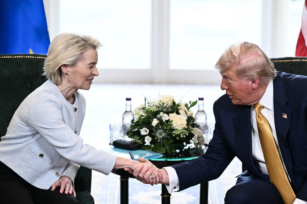 Guillaume_Bigot's tweet image. ❌ L’argument « il faut l’UE, car la France est trop petite » s’est effondré hier dramatiquement ! Ursula von der Leyen a tout cédé à D. Trump SANS RIEN OBTENIR. Même le Royaume-Uni a obtenu 10% sur les droits de douane, où l’UE doit subir 15%.