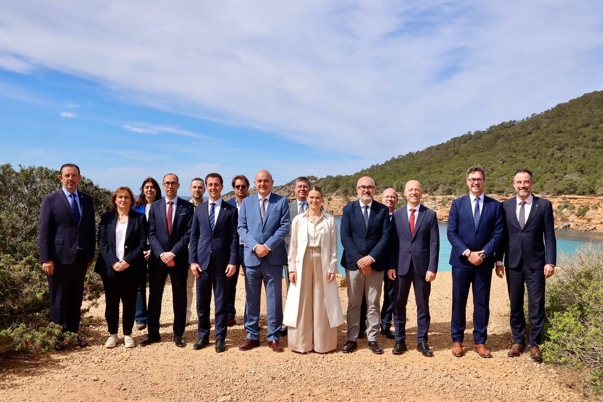 MargaProhens's tweet image. 🚫 Una vegada més, el Govern d’Espanya ignora els problemes reals dels ciutadans de les Illes Balears. Lamentam que el delegat del Govern hagi rebutjat la proposta de reunió conjunta amb el @goib i els quatre consells insulars per abordar temes que són competència de l’Estat, i…