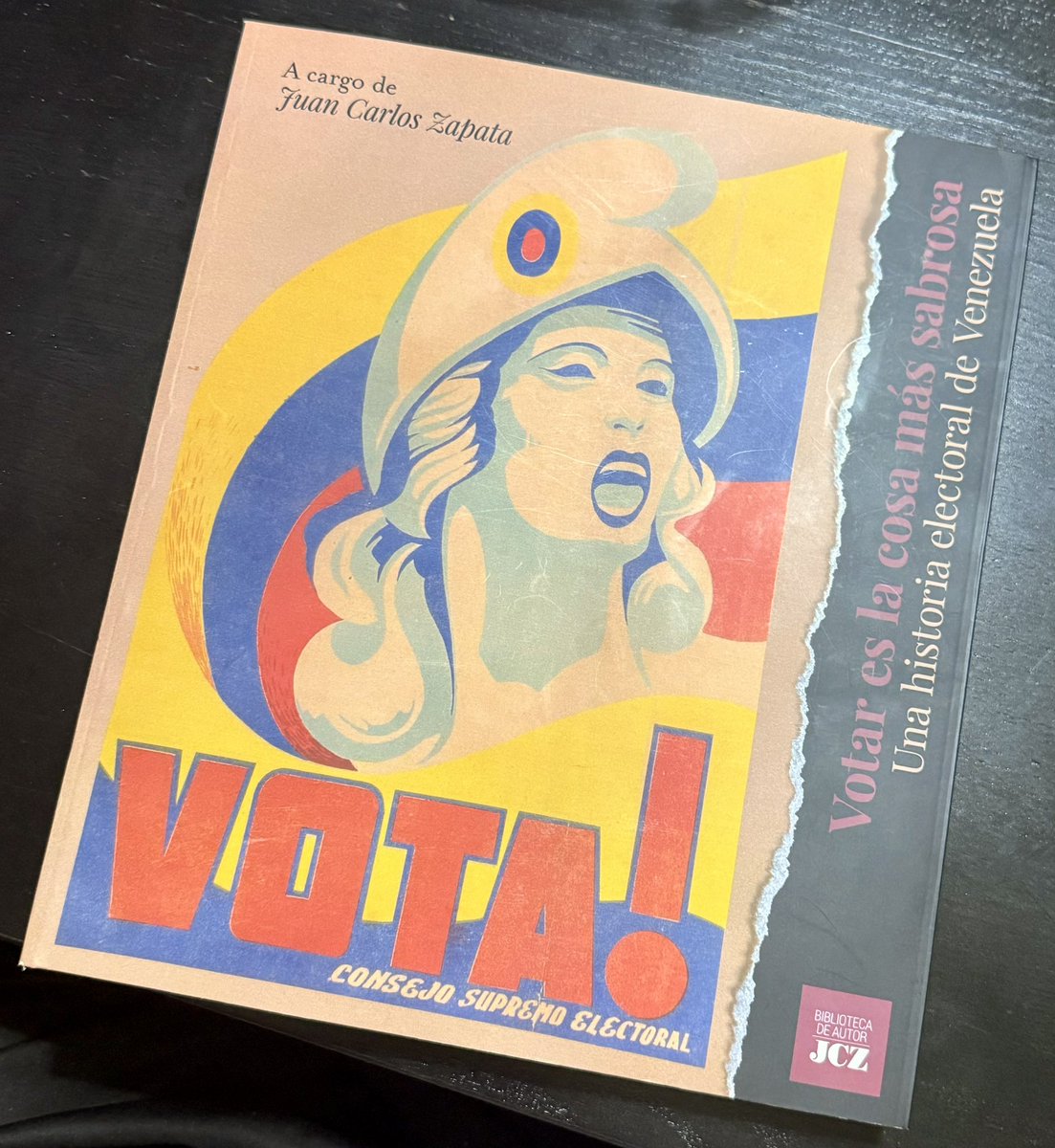 JavierLobo's tweet image. Me han traído a casa un poquito de lectura ligera…
