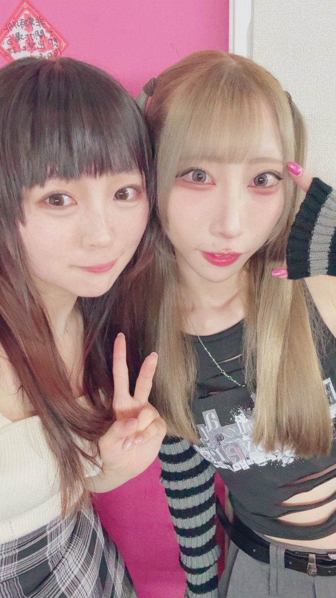 aikawa_nui's tweet image. 本日渋谷近未来会館さん、リネフェスありがとうございました(*´ω`*)
今日は私服だったのですが
どうだったでしょうか??🤭🤭
ゆまさん、マイクリさんのお衣装めっちゃ似合ってましたね(*´艸`)`🩵️🩵
オールスターもかっこよかったし、みんな(客席含む笑)ヘドバンも凄かったです✨️✨️…