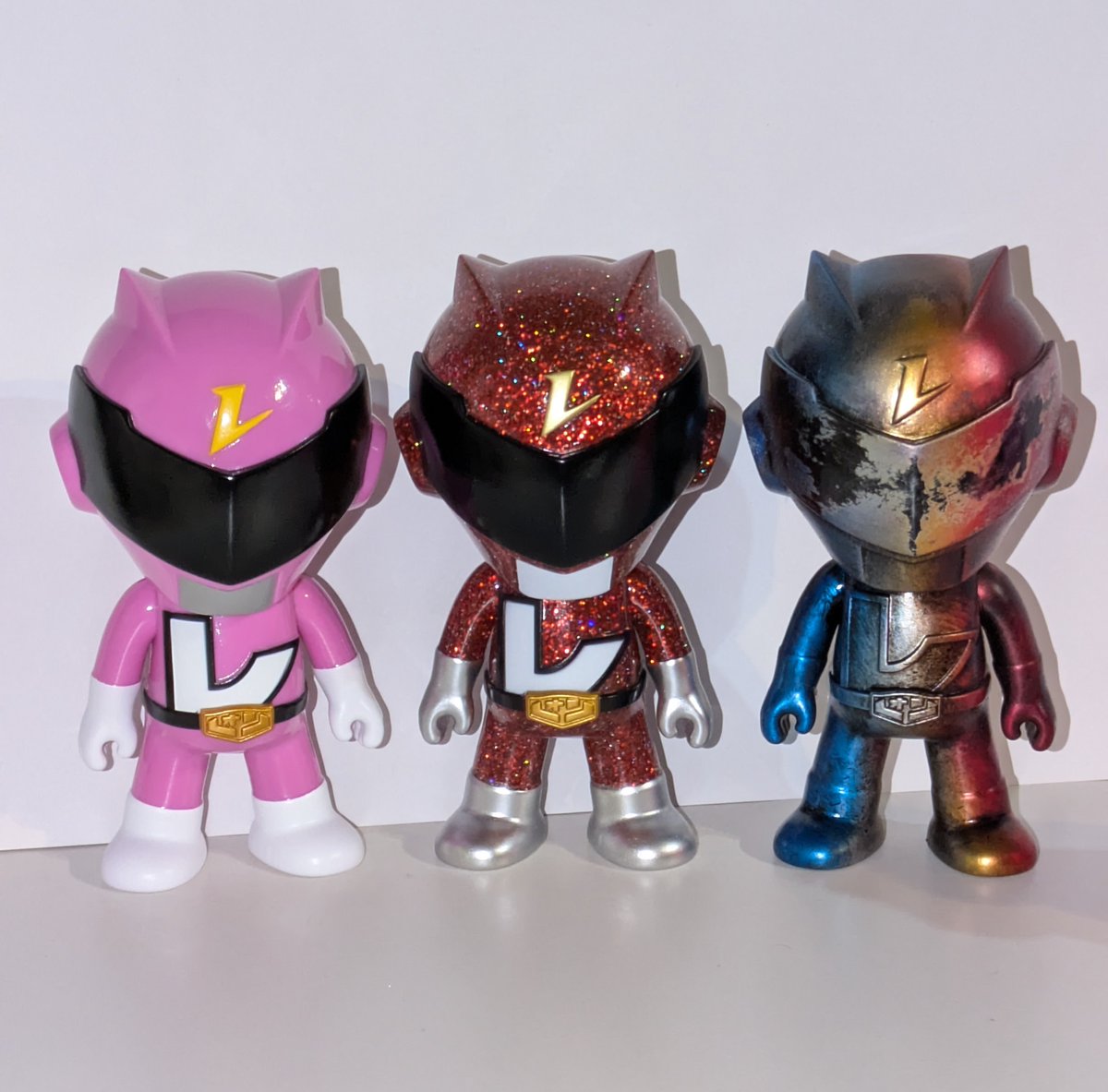 レオンチャンネル ソフビ レオンレッドカラー レッド発売から1周年！初の48シール付き限定カラーソフビが発売