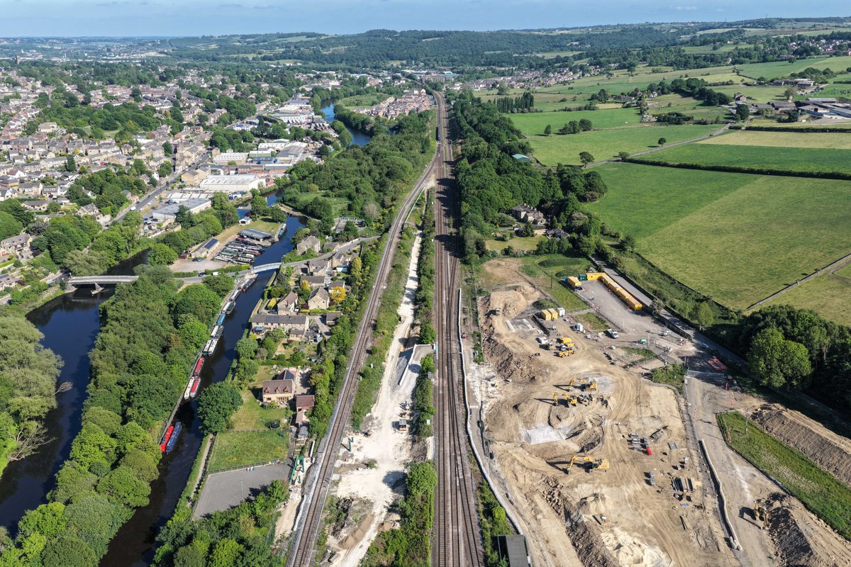 theTRUpgrade's tweet image. Check before you travel ⚠️

From Saturday 2 August, TRU will begin three consecutive weekends of rail upgrade work between Stalybridge and Ravensthorpe. 🛠️

The upgrade work includes:

- Almost 2km of track renewals, which will deliver smoother and more reliable journeys 🛤️

-…