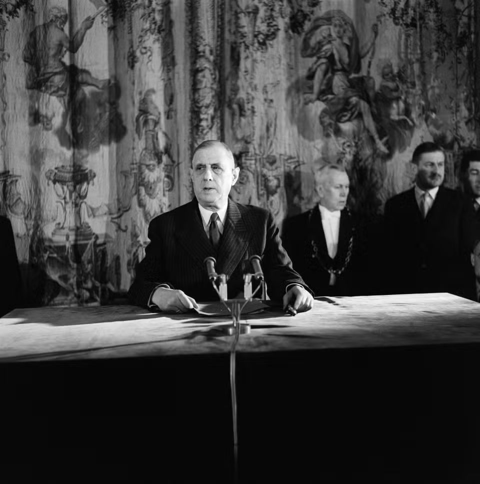 🇫🇷 🇪🇺 Lire et relire De Gaulle ⤵

"La Commission [européenne] vous attend comme une araignée dans sa toile [...]. Des sommes gigantesques vont s’accumuler et on va les confier à qui ? À des individus qui sont nommés par les gouvernements mais qui prêtent aussitôt serment de ne