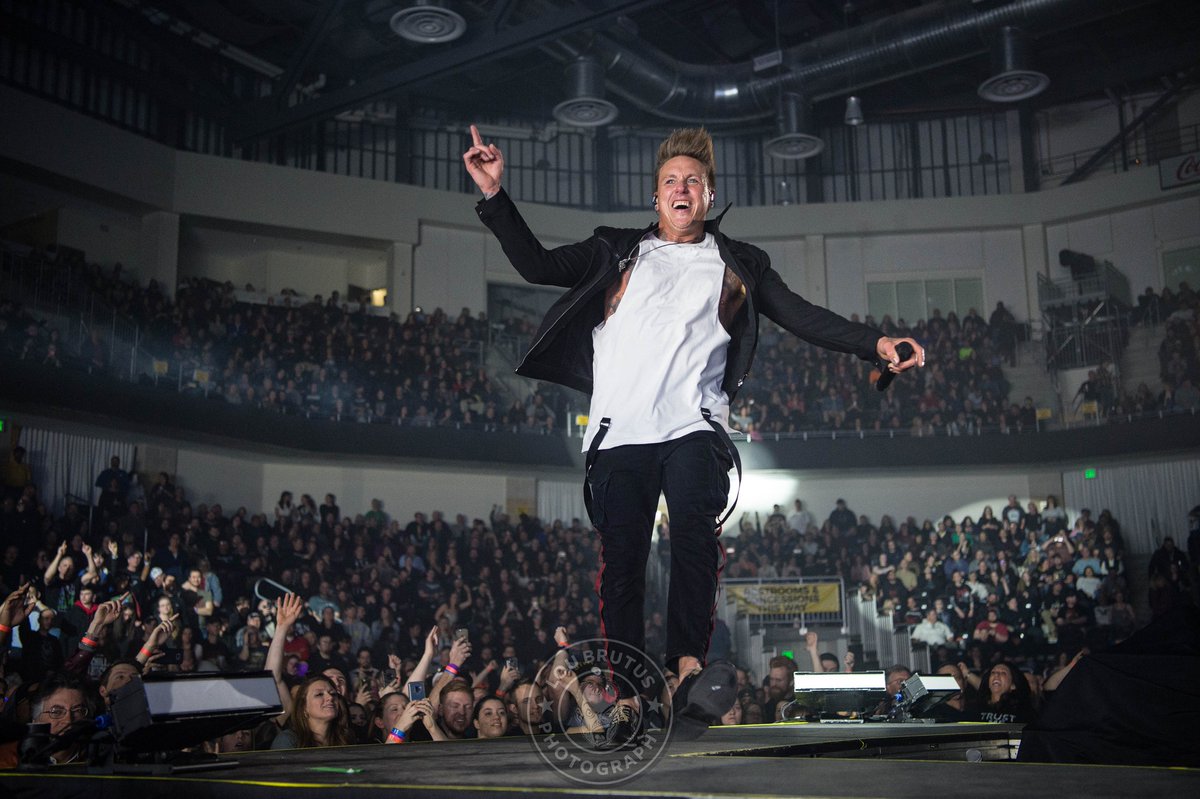 LouBrutus's tweet image. HBD JACOBY! I hope you will join me in wishing my old friend @JacobyShaddix the happiest of birthdays. We&apos;ll celebrate tonight on @HardDriveRadio XL with music and a special edition of Poetry Corner. We&apos;ll be Livin&apos; la vida Roach-a! #JacobyShaddix #PapaRoach