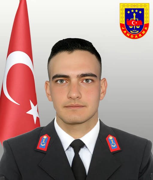 Şırnak’ta yürütülen operasyon sırasında yaralanan J.Uzm.Çvş. Mehmet Ali Yıldırım, hastanede yapılan tüm müdahalelere rağmen kurtarılamayarak şehit olmuştur.

Şehidimize Allah’tan rahmet, ailesine sabır ve başsağlığı diliyorum.
Milletimizin başı sağ olsun.