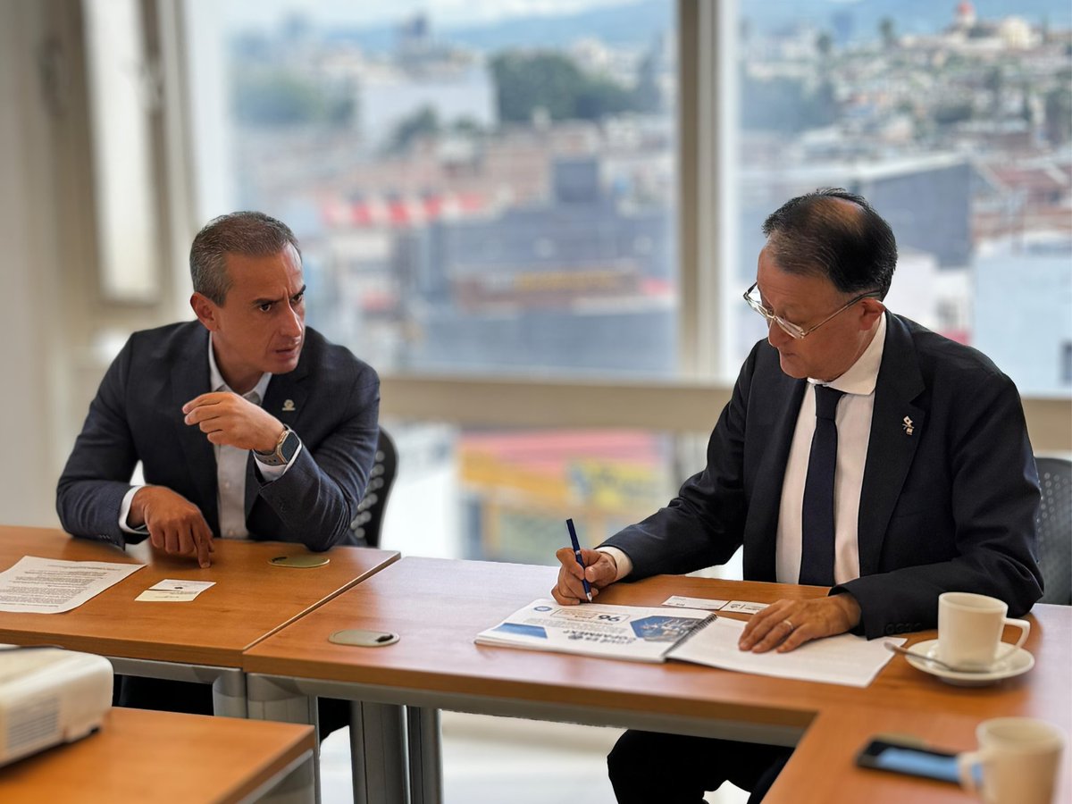 Coparmex ZM León (@coparmexzmleon) on Twitter photo 🔵 Coparmex ZM de León y el Consulado de Japón refuerzan lazos para impulsar inversión, seguridad y desarrollo económico 🤝
En una reunión estratégica, nuestro presidente <a href="/michelsojo/">Michel Sojo</a> Sojo Quiroz se reunió con Takero Aoyama, Cónsul General de Japón en León, para fortalecer lazos 🔵 Coparmex ZM de León y el Consulado de Japón refuerzan lazos para impulsar inversión, seguridad y desarrollo económico 🤝
En una reunión estratégica, nuestro presidente <a href="/michelsojo/">Michel Sojo</a> Sojo Quiroz se reunió con Takero Aoyama, Cónsul General de Japón en León, para fortalecer lazos