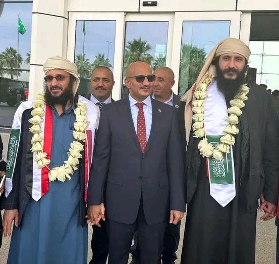 لم تسقط الراية بعد استشهاد الزعيم، فقد حملها أبطال انتفاضة 2 ديسمبر بشجاعة وإصرار. 
قاتلوا بشراسه ، رغم فارق التسليح بينهم وبين سلاح الدولة.
العديد منهم أصيب أو اعتُقل، مما اضطرهم لنقل المعركة إلى الساحل، لاستئناف النضال مع إخوانهم الثوار والاستعداد ليوم الفتح. 

#معركتنا_مستمرة