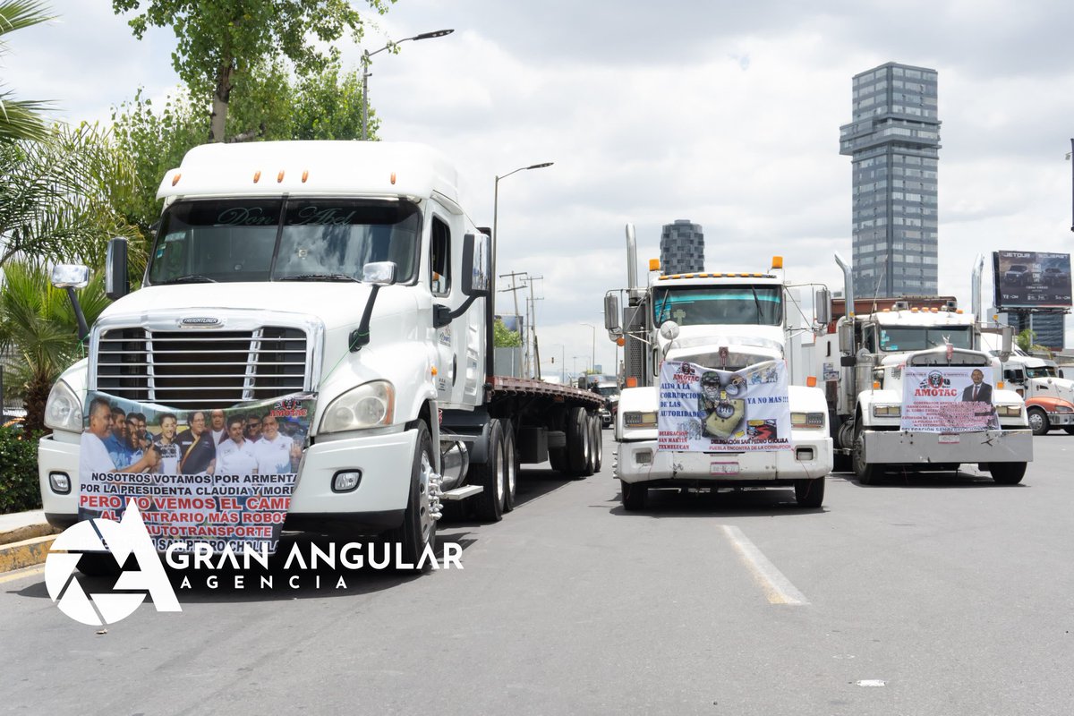 🚛⚠️🚧 #EnFotos •• Miembros transportistas de <a href="/Amotac/">amotac</a> mantienen bloqueos en la #viaatlixcayotl y casetas, exigiendo mayor seguridad ante la ola de robos en carreteras, lo que provoca congestionamiento vial en distintos puntos.

Via <a href="/AsutaAnthony/">Anthony</a>