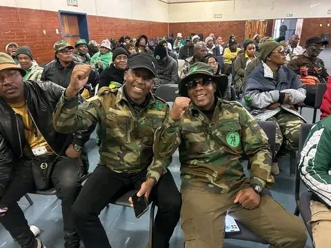 CadreNguyi's tweet image. Commander Morning π Asipheli Moya! Sofa Sgijima, Sofela Empini. #GwazaMkhontoGwaza
