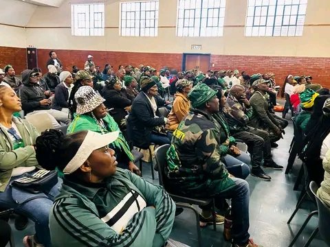 CadreNguyi's tweet image. Commander Morning π Asipheli Moya! Sofa Sgijima, Sofela Empini. #GwazaMkhontoGwaza