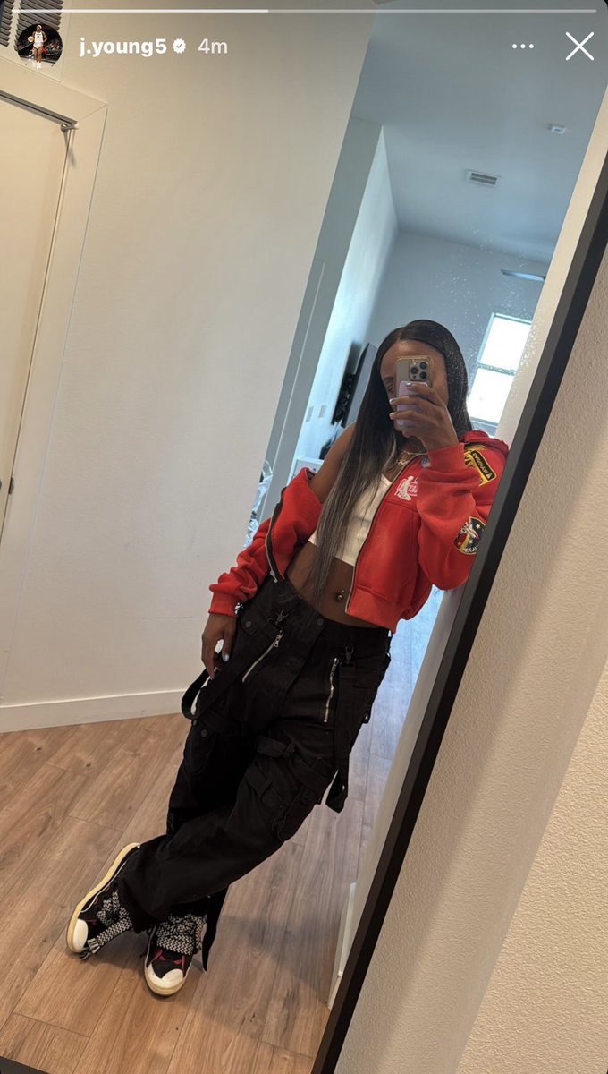 cryingwolf22's tweet image. i miss mirror pic + abs combo