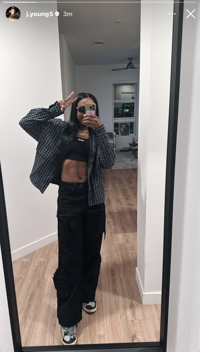 cryingwolf22's tweet image. i miss mirror pic + abs combo