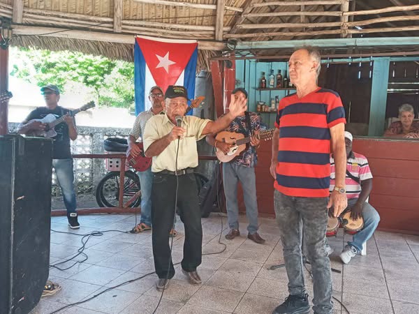 Boris LG Cuartero (@bcuartero) on Twitter photo Parranda Cantor de los candiles, espacio para la tradición en #Cienfuegos #CubaEsCultura
<a href="/SolMayelin/">Mayelín del Sol</a> <a href="/YolexiRdguez/">Yolexis Rodriguez</a> <a href="/YaquedeCuba/">Yaquelin</a> <a href="/agnes_becerra/">Agnes Becerra</a> <a href="/EVilluendasC/">Enrique Villuendas</a> <a href="/alfonso_noya/">Alfonso Noya Martínez🇨🇺</a> <a href="/CubanaLidice/">Lídice Cienfuegos Cuba🇨🇺🇨🇺</a> <a href="/Armandocv781123/">Armando Carranza Valladares</a> <a href="/yulls_yusimi/">Yusimi Yulls Quintana</a> <a href="/FernandezMaryde/">Maryde Fernández López</a> <a href="/PerlavisionTV/">Perlavisión TV</a> Parranda Cantor de los candiles, espacio para la tradición en #Cienfuegos #CubaEsCultura
<a href="/SolMayelin/">Mayelín del Sol</a> <a href="/YolexiRdguez/">Yolexis Rodriguez</a> <a href="/YaquedeCuba/">Yaquelin</a> <a href="/agnes_becerra/">Agnes Becerra</a> <a href="/EVilluendasC/">Enrique Villuendas</a> <a href="/alfonso_noya/">Alfonso Noya Martínez🇨🇺</a> <a href="/CubanaLidice/">Lídice Cienfuegos Cuba🇨🇺🇨🇺</a> <a href="/Armandocv781123/">Armando Carranza Valladares</a> <a href="/yulls_yusimi/">Yusimi Yulls Quintana</a> <a href="/FernandezMaryde/">Maryde Fernández López</a> <a href="/PerlavisionTV/">Perlavisión TV</a>