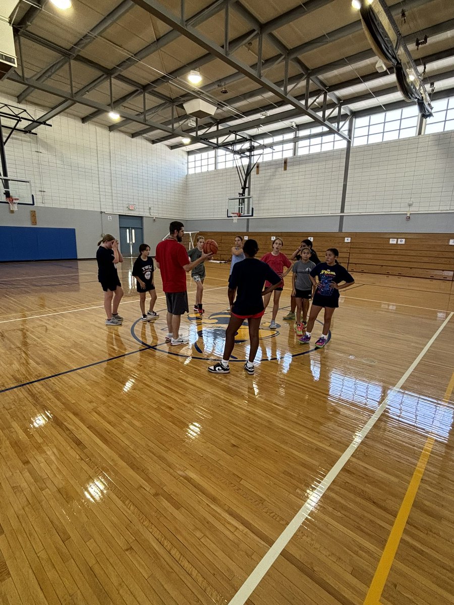 We hosted our first basketball camp for middle school! 🏀♟️
We are so proud of these student-athletes hard work!#GameChangers #BasketballCamp2025