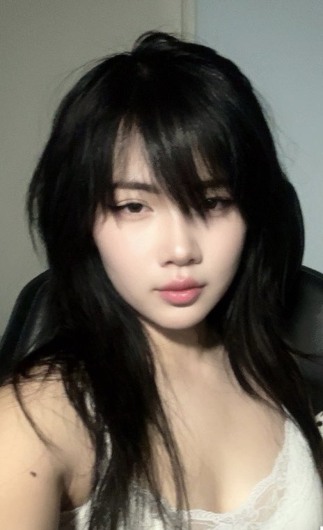 just hit allstars on ashe solo q btw hope that doesn’t change anything between us 🤞🏻🩷🥀