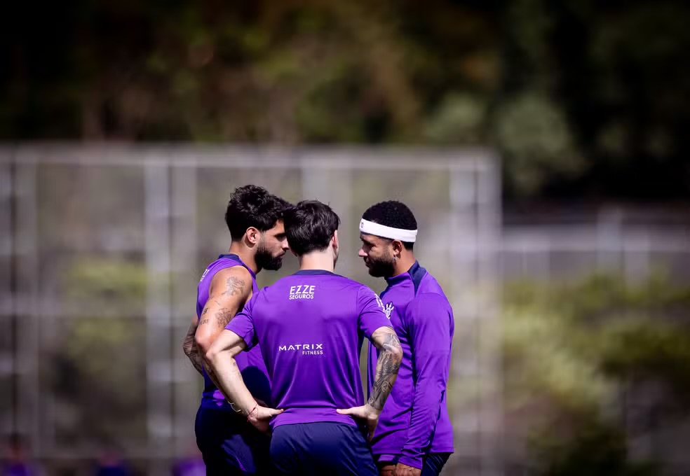 povotime1910's tweet image. No treino de hoje, no CT, Rodrigo Garro, Yuri Alberto e Memphis Depay conversaram por alguns instantes, apenas entre eles.

📸 [Rodrigo Coca/Ag. Corinthians]