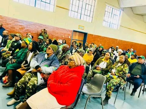 CadreNguyi's tweet image. Commander Morning π Asipheli Moya! Sofa Sgijima, Sofela Empini. #GwazaMkhontoGwaza