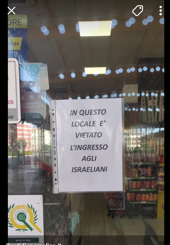 WSavageme's tweet photo. ADVISORY SENSITIVE CONTENT:La povertà dell'umanità risiede nelle menti non nei conti correnti.
Dal web questo abominio razzista a Termoli, vedo che l'atteggiamento è uguale a" INDOVINA CHI". Quindi the same old song, uccidi il re diventa il re. Chissà quale delle due fazioni ⬇️ https://t.co/ymQ4o0fwmM