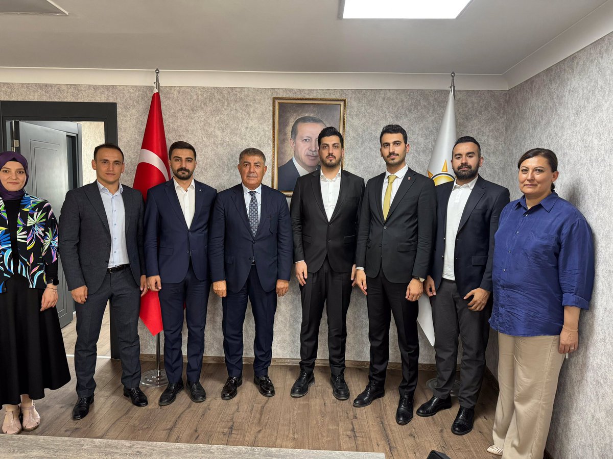 Kırşehirliler Federasyonu (@kirsehirfed40) on Twitter photo 🇹🇷KırFed GnlBşk Sn <a href="/hilmigokcinar/">Hilmi Gökçınar</a> Başkanlığında,Federasyonumuz Gençlik Kolları Bşk.<a href="/salihdalgali/">Salih DALGALI</a>,YKÜ ve <a href="/AkKeciorenResmi/">AK Parti Keçiören</a> İlçe Genç.Kol.Bşk.hemşerimiz <a href="/mmelikogluu/">Mehmet Melikoğlu</a> ile birlikte AK Parti Ankara İl Gençlik Kolları Bşk hemşerimiz Avukat <a href="/avhalilatasoy/">Halil ATASOY</a> makamında ziyarette bulundular. 🇹🇷KırFed GnlBşk Sn <a href="/hilmigokcinar/">Hilmi Gökçınar</a> Başkanlığında,Federasyonumuz Gençlik Kolları Bşk.<a href="/salihdalgali/">Salih DALGALI</a>,YKÜ ve <a href="/AkKeciorenResmi/">AK Parti Keçiören</a> İlçe Genç.Kol.Bşk.hemşerimiz <a href="/mmelikogluu/">Mehmet Melikoğlu</a> ile birlikte AK Parti Ankara İl Gençlik Kolları Bşk hemşerimiz Avukat <a href="/avhalilatasoy/">Halil ATASOY</a> makamında ziyarette bulundular.