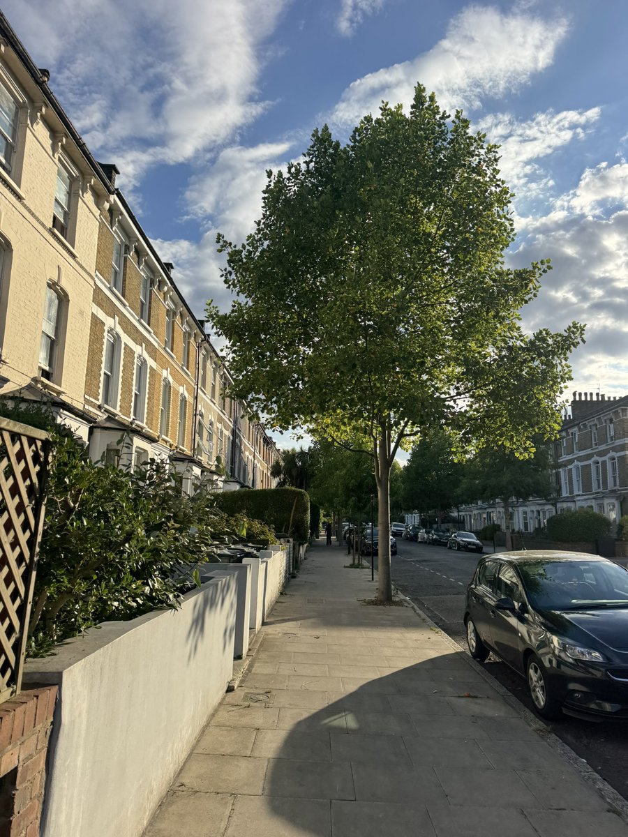 scorpiuncle's tweet image. scorpiuncle has made it to london