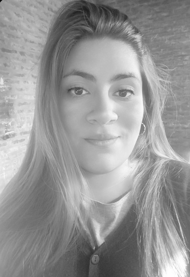 Solo déjame ser,
El que con ganas te come la piel..
Pero también el que te dice: Mi amor
Cómo amaneció.? 
Cómo durmió usted.?🎶