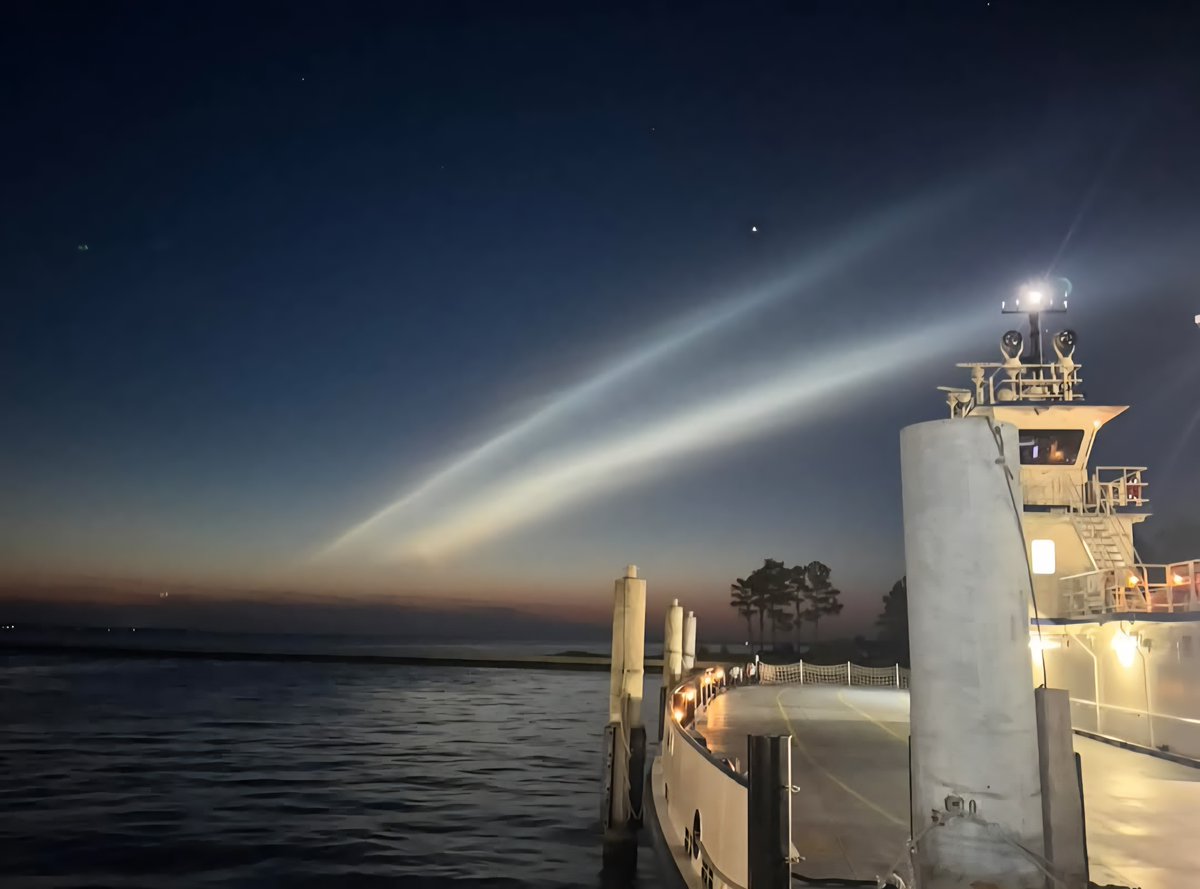 Did you catch the SpaceX launch early Saturday morning? It made for a spectacular light show in Eastern NC. This one is from our Cherry Branch Ferry Terminal!

📸 : Chief Engineer J. Quinton “Bud” Collins, Jr.