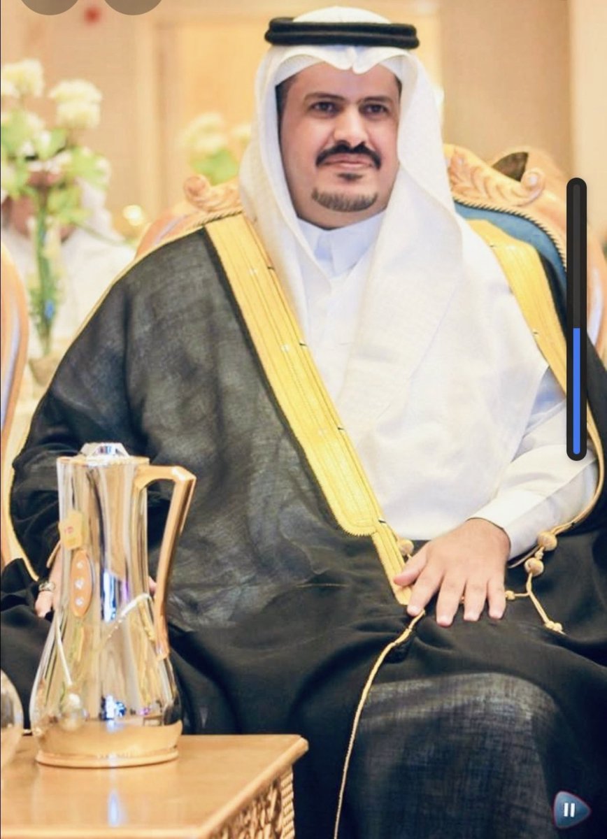سيف من عاداهـ ومزبان من جاهـ
وملجأ لمن ناداهـ مكروب ينجيه

الله عطاهـ  الصفات وماحد تعداهـ 
بالطيب والفزعات مامن يجاريه

 الشيخ ، سعود محمد العدوس الجود  وهذا  مسماهـ
كريم وابن اكرام والناس تغليه
<a href="/aldws4/">ديوانية العدوس</a>