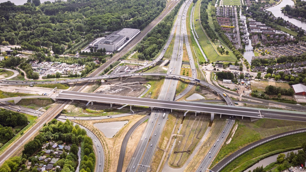 🚧 Van dinsdag 5 augustus tot donderdag 7 augustus is de Terbregseweg 2 nachten afgesloten voor autoverkeer, steeds van 20.00 tot 06.00 uur. De afsluiting is in beide richtingen tussen de Hoofdweg en de President Rooseveltweg.

🔗 a16rotterdam.nl/nieuws_/309648…