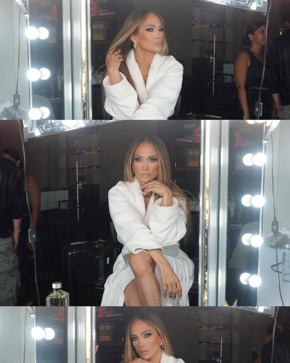 JLopezUpdate2's tweet image. Jennifer Lopez backstage at the Up All Night tour.