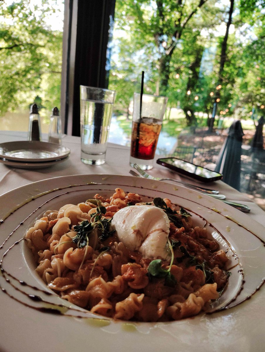 sleepypeachii's tweet image. om nom nom 🍝🤎