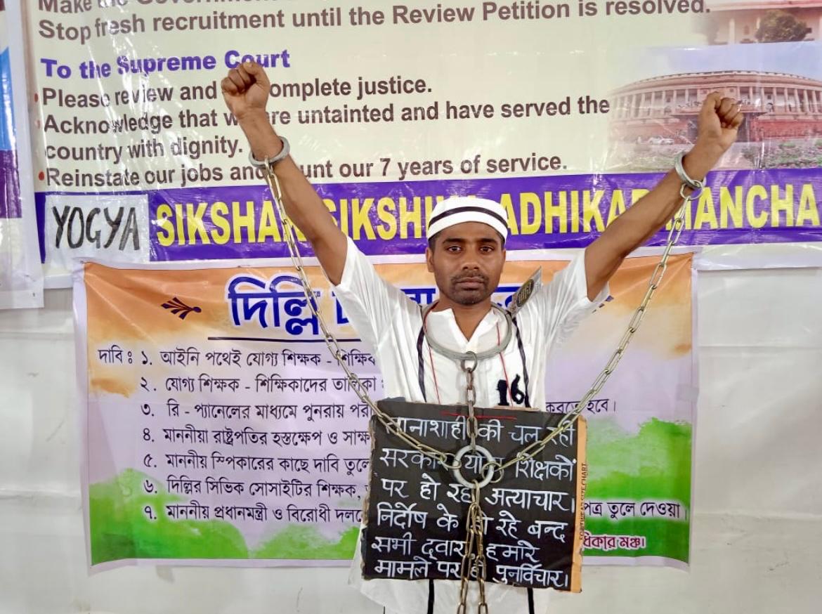 iamkmsn's tweet photo. 📜"सत्यमेव जयते अब सत्य के आधार पर स्थापित नहीं होता, बल्कि यह राजनीतिक और आर्थिक प्रभावों तथा न्यायाधीशों की इच्छा पर निर्भर करता है।कानून और संविधान तो मात्र एक औपचारिकता भर रह गए हैं।" 📜
— Kazi Md Sarfaraz Nawaz
@rashtrapatibhvn @VPIndia @PMOIndia @MLJ_GoI @RahulGandhi @ANI https://t.co/HmFIWeqFNo