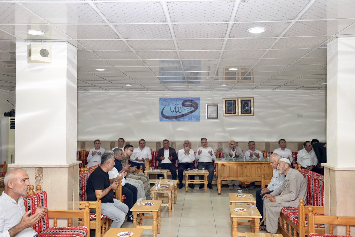 Siirt Valiliği (@siirtvaliligi) on Twitter photo 📍#Kurtalan ve #Kayabağlar Taziye Ziyaretleri
Valimiz ve Belediye Başkan V. Sayın <a href="/Dr_KemalKzlkaya/">Dr. Kemal KIZILKAYA</a>, AK Parti #Siirt Milletvekili Mervan Gül, Baykan Kaymakamı ve Kurtalan Kaymakam V. Fatih Özcan ile birlikte;
Kayabağlar Beldesi’nde “Petek” ve “Asma” ailelerine,
Kurtalan ilçe 📍#Kurtalan ve #Kayabağlar Taziye Ziyaretleri
Valimiz ve Belediye Başkan V. Sayın <a href="/Dr_KemalKzlkaya/">Dr. Kemal KIZILKAYA</a>, AK Parti #Siirt Milletvekili Mervan Gül, Baykan Kaymakamı ve Kurtalan Kaymakam V. Fatih Özcan ile birlikte;
Kayabağlar Beldesi’nde “Petek” ve “Asma” ailelerine,
Kurtalan ilçe