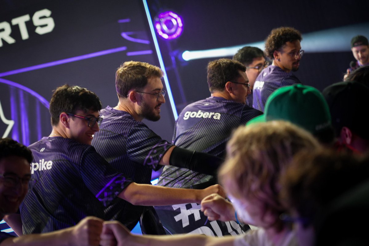 VCTAmericasComm's tweet image. One Arena Day? No problem for the community.
The fan soared on Day 1 as @sentinels and @G2VALORANT strike first to kickoff week 2.
Stay tuned Friday to kickoff week 3 for the race to Paris.
#VCTamericas