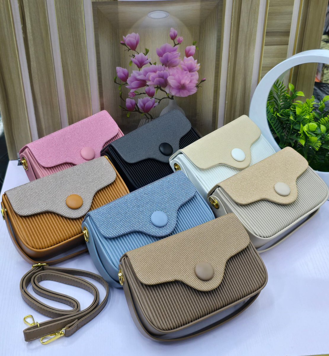 Ajokehub's tweet image. Good evening beautiful angel T ❤️ @FavorGrace90, and her beautiful sister @FavorGrace15 I have beautiful bags for sale ma 🙏🏽
Your patronage would be appreciated 🤗🤗
#20,000
#13,000
God bless you ma