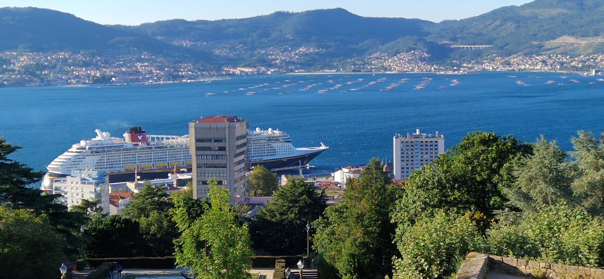 Jacobo de Uña Álvarez (@jacobodeuna) on Twitter photo Me pregunto por cuánto tiempo tendrán que soportar los vigueses este (doble) atentado urbanístico <a href="/TurismodeVigo/">Turismo de Vigo</a> <a href="/abelcaballero/">Abel Caballero</a> <a href="/Farodevigo/">Faro de Vigo</a> <a href="/Vigo__e/">Vigoé</a> <a href="/AtlanticoDiario/">Atlántico</a> Me pregunto por cuánto tiempo tendrán que soportar los vigueses este (doble) atentado urbanístico <a href="/TurismodeVigo/">Turismo de Vigo</a> <a href="/abelcaballero/">Abel Caballero</a> <a href="/Farodevigo/">Faro de Vigo</a> <a href="/Vigo__e/">Vigoé</a> <a href="/AtlanticoDiario/">Atlántico</a>