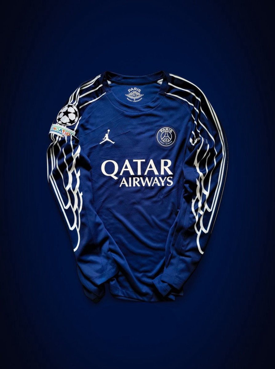 LMDPSG's tweet image. Avec ce maillot, le game était plié d’avance, avant même que le match commence. 🪽❤️💙