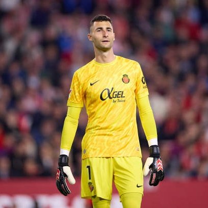 testimmallorca's tweet image. El @OL està especialment interessat en el porter del @RCD_Mallorca Dominik Greif per substituir Lucas Perri recentment traspassat al Leeds anglès per 16 milions
Es dóna la casualitat que l'equip francès i el club mallorquinista juguen aquest dimecres un amistós
Via @RMCsport