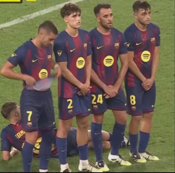 muba_el's tweet image. Pedri is protecting his future kids 😅