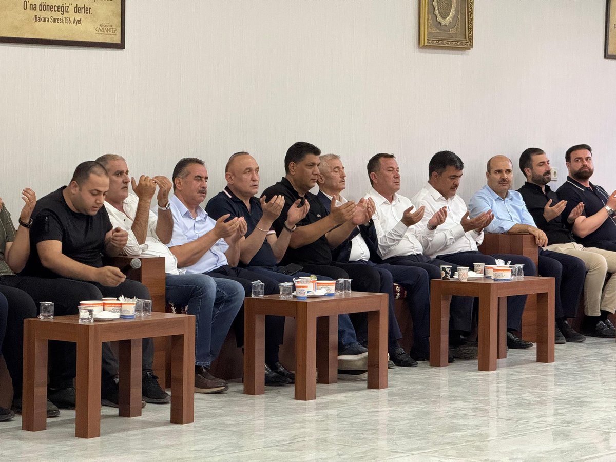 Mehmet Tahmazoğlu 🇹🇷 (@mtahmazoglu) on Twitter photo AK Parti Şahinbey İlçe Başkanımız <a href="/avmehmettiryaki/">Av.Mehmet TİRYAKİ</a> ile birlikte CHP Gaziantep İl Başkanı Reis Reisoğlu’nun vefat eden kıymetli babası Mehmet Reisoğlu için taziye ziyaretinde bulunduk.
Merhuma Allah’tan rahmet, Reisoğlu ailesine ve yakınlarına sabır diliyorum.
#Şahinbey AK Parti Şahinbey İlçe Başkanımız <a href="/avmehmettiryaki/">Av.Mehmet TİRYAKİ</a> ile birlikte CHP Gaziantep İl Başkanı Reis Reisoğlu’nun vefat eden kıymetli babası Mehmet Reisoğlu için taziye ziyaretinde bulunduk.
Merhuma Allah’tan rahmet, Reisoğlu ailesine ve yakınlarına sabır diliyorum.
#Şahinbey