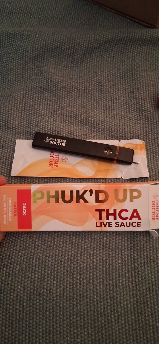 CrazyStrainz01's tweet image. Just received my giveaway prize from @TheHempDrCBD. I picked the Phuck'd Up Jack Herer THCA🌱 Sauce🍯 cart.
It has an eart flavor🌏 and hits really nice💨 definitely recommend getting yourself one to try out.
8.5/10