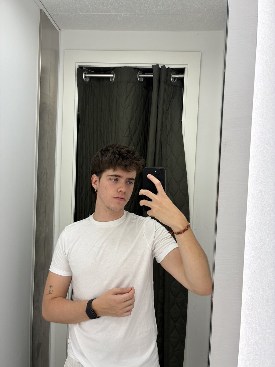 izanconz tweet media