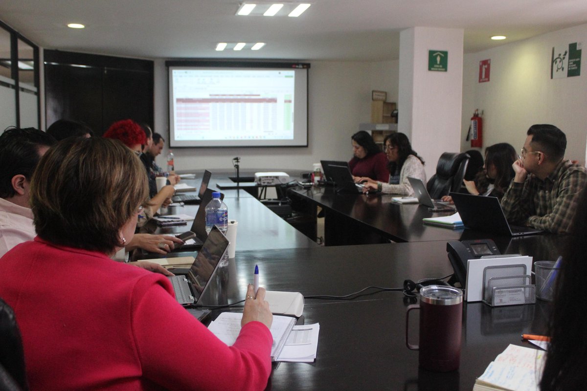 TUSUPERISSSTE's tweet image. Iniciamos la semana con una reunión de equipo liderada por nuestra directora @DuniaLudlow en la que revisamos avances y coordinamos estrategias para continuar creciendo y fortaleciendo nuestro compromiso. ❤️
En #SUPERISSSTE, seguimos trabajando todos los días por ofrecer mejores…