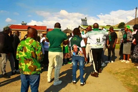 CadreNguyi's tweet image. Commander Morning π A United uMkhonto weSizwe Party is threat to the establishment. Thatha Lento, Ayina Bungozi! #GwazaMkhontoGwaza
