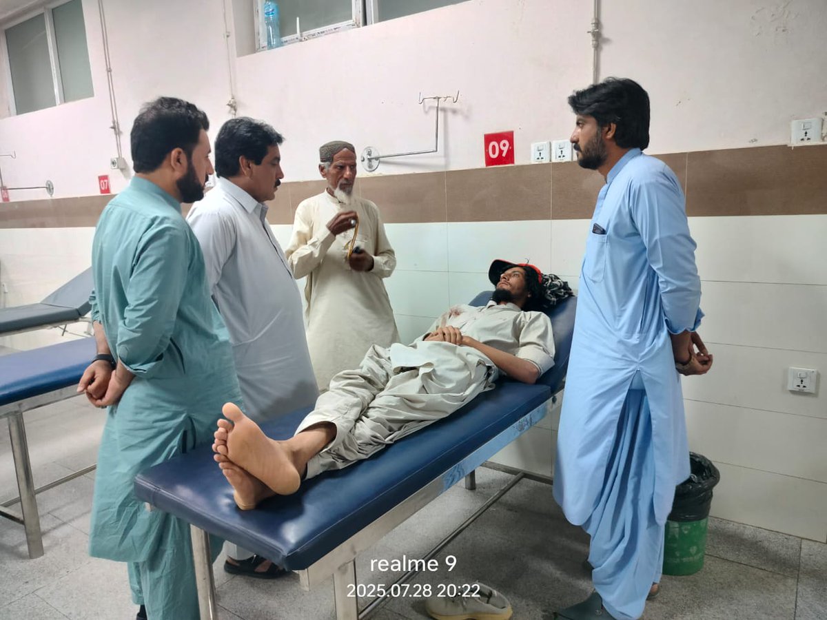EBaloch52834's tweet image. چیئرمین ڈسٹرکٹ کونسل واشک میر الٰہی بخش ریکی، صدر PPP واشک احسان اللہ سمالانی، @KharanPPP @SohbatK14690907 نے ٹراما سینٹر کوئٹہ میں تحصیل صدر واشک میر امیت علی بلوچ کے بیٹے صبعت اللہ کی عیادت کی۔ حملے کی مذمت و جلد صحتیابی کی دعا کی۔ @PakSarfrazbugti
@ShahidRind @sardargorgage