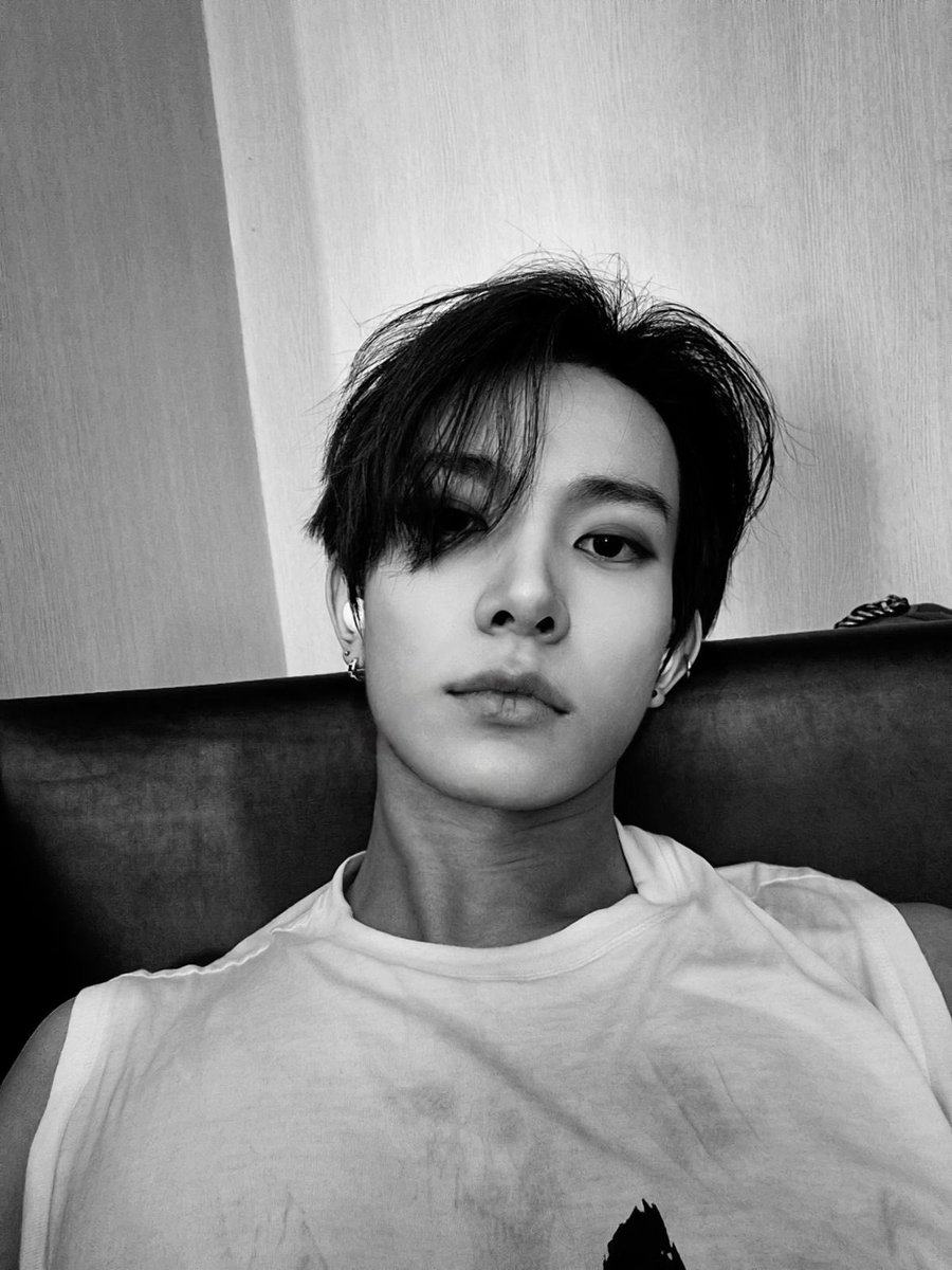 Iuvlees's tweet image. why did he do this
