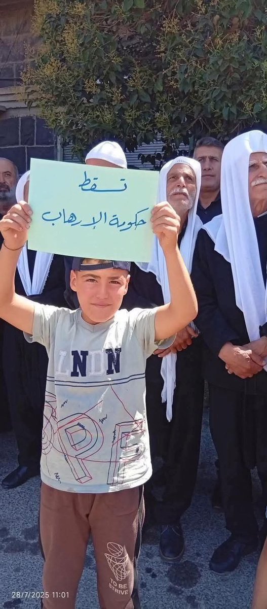 الحكومة التي يصفونها بالإرهاب هي من دخلت لحمايتهم وغدروا بها، وهي من تدخل المساعدات إليهم بشكل يومي !

وإن أنت أكرمت اللئيم تمردا