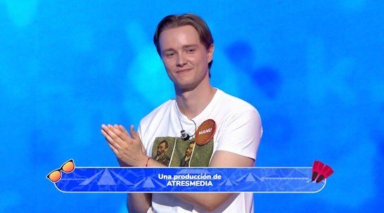 Manu aplaude a Rosa, que se proclama ganadora. Volvemos mañana a las 20 h con él en la silla azul. ¡Os esperamos! ⏰ #Pasapalabra1322

Directo ▶️ atres.red/vavio