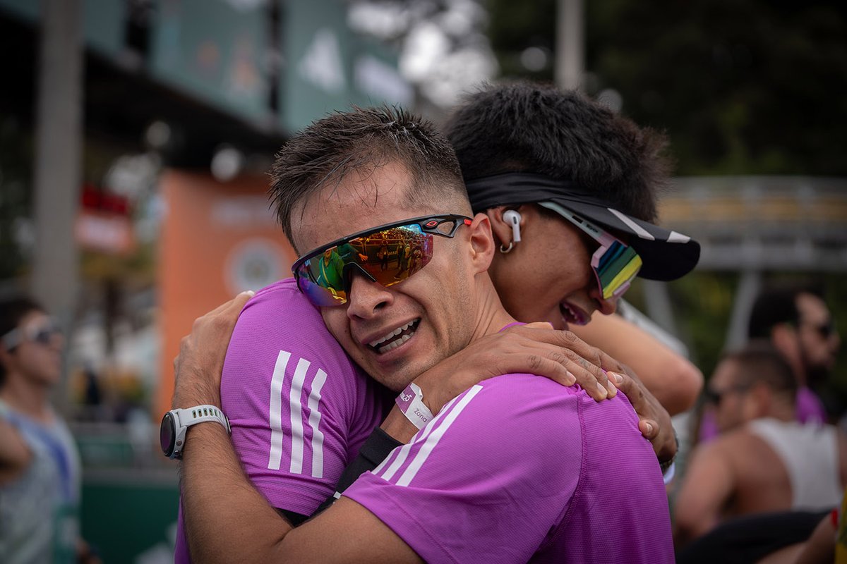 PrensaUNAL's tweet image. #AgenciaUNAL | En la edición 2025 de la #MMB, ocho estudiantes de la @UNALOficial se sumaron a los 42.000 corredores como #EmbajadoresUNAL  demostrando su preparación que por más de seis meses los llevaron a la meta.

Revive los mejores momentos aquí: ow.ly/fOwU50WwjIa