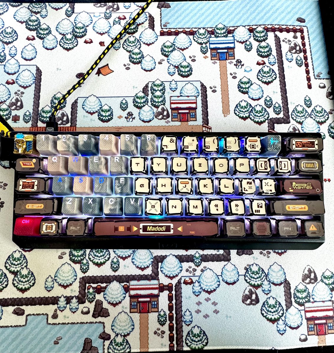 Rebel_'s tweet image. New KeyGeak keycap set on the Wooting + HiGround Mousepad. Thoughts? 

(The off-colored ones on WASD etc are rubber keycaps set from Tai-Hao)