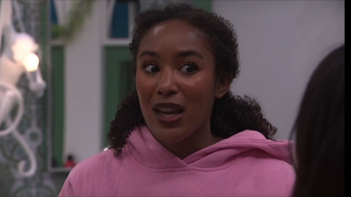 KylesGameAcc's tweet image. So are we not going to talk about how weird it is for Zach to want Ashley out so bad??? He knows right now she is undyingly loyal to him which means her going would worsen his position- Ashley thinks she's one of Zach's #1's like.... it's so one sided and odd. #BB27